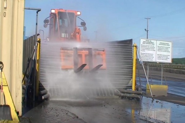 Cleaning engineering car